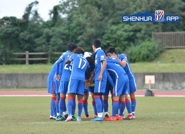 美女扒开尿口给男人看