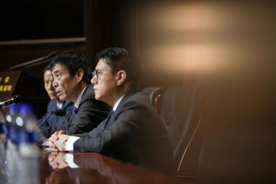 成人人免费夜夜视频观看